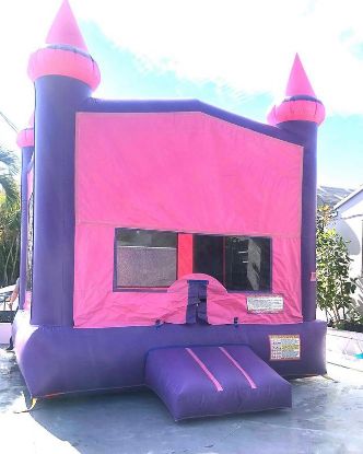 Picture of Pink bounce house to rent