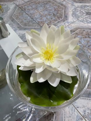Picture of Flor de Loto en base de cristal by Laly's Creations
