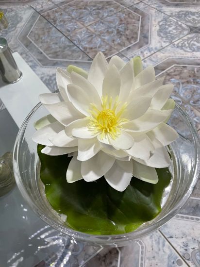 Picture of Flor de Loto en base de cristal by Laly's Creations